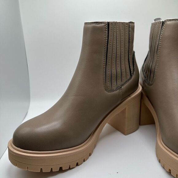 CUSHIONAIRE Women's chelsea boot +Memory Foam 7.5 WIDE TAUPE - Picture 7 of 7